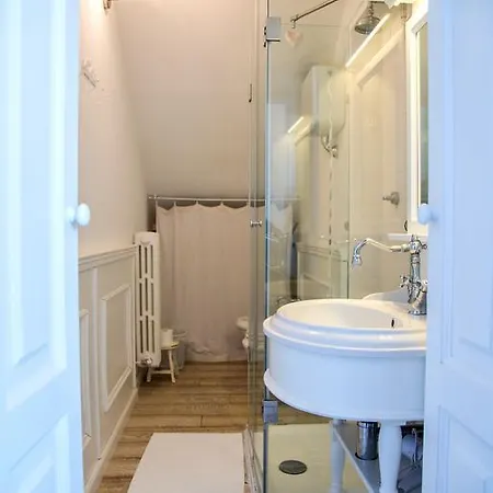 Apartment La Casa Bianca With Parking And View