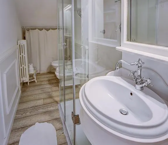 La Casa Bianca With Parking And View Apartmán *